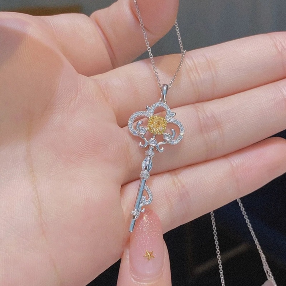 Light -end color treasure key necklace female all-match pendant net red gift